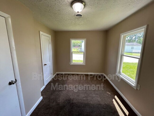 Foto del edificio - 1581 Wilbur Ave