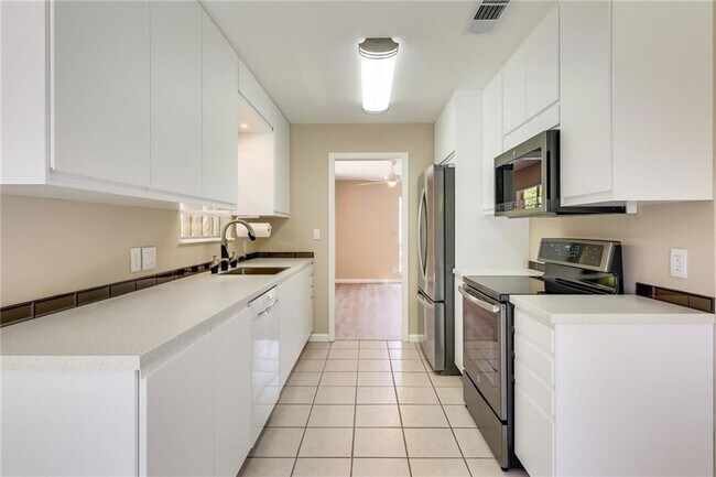 Building Photo - 3105 Steck Ave