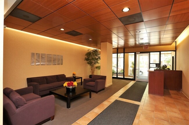 Building Photo - 3110 N Sheridan Rd