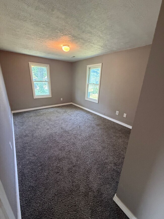Foto del edificio - 3 bedroom/1 bath house