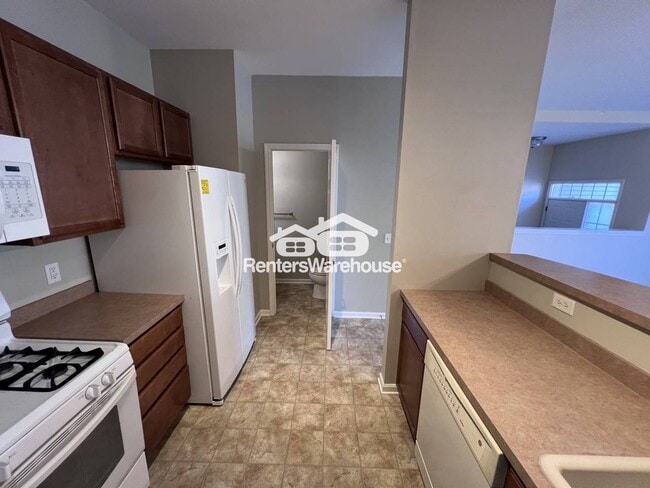 Building Photo - 8134 Oakview Cir N