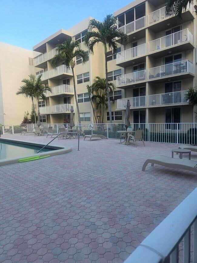 Foto del edificio - 2929 S Ocean Blvd