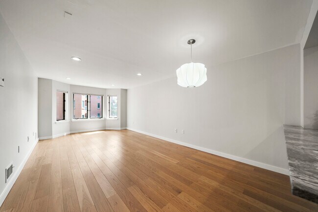 Foto del edificio - 404 Thornton Ct
