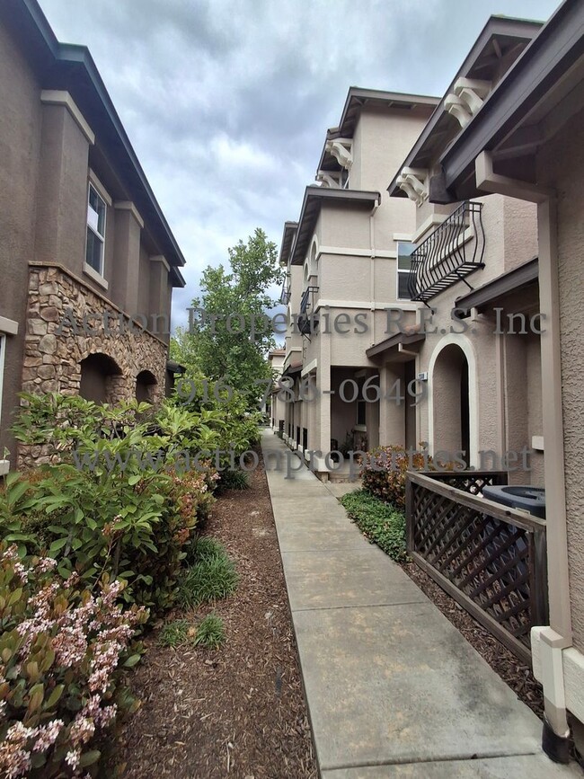 Foto del edificio - Spacious Condo in Quiet Community - 2 Stor...