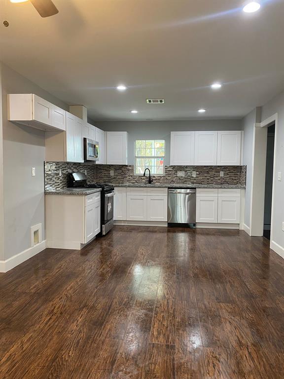 Building Photo - 5502 Heron Dr