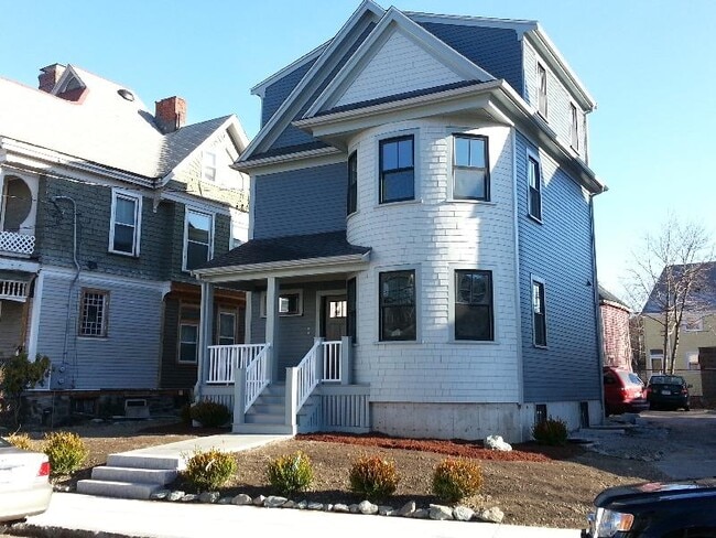 Building Photo - 12 Linden St