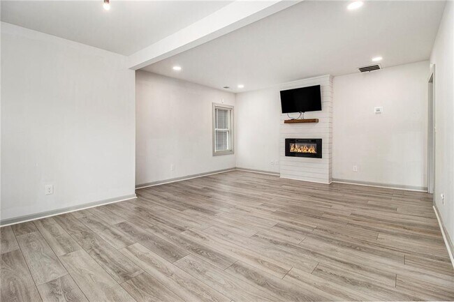 Foto del edificio - 609 Spring St