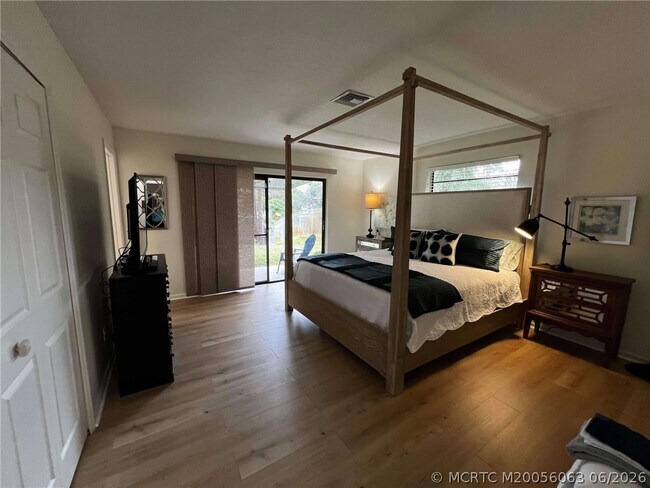 Foto del edificio - 2453 SW Murphy Rd