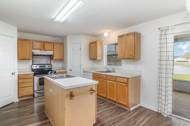 Foto del edificio - 1611 Sawgrass Dr SW