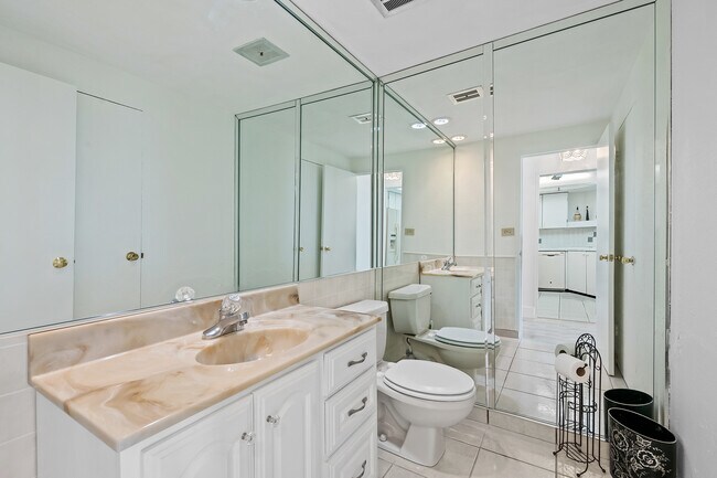 Building Photo - 3111 N Ocean Dr