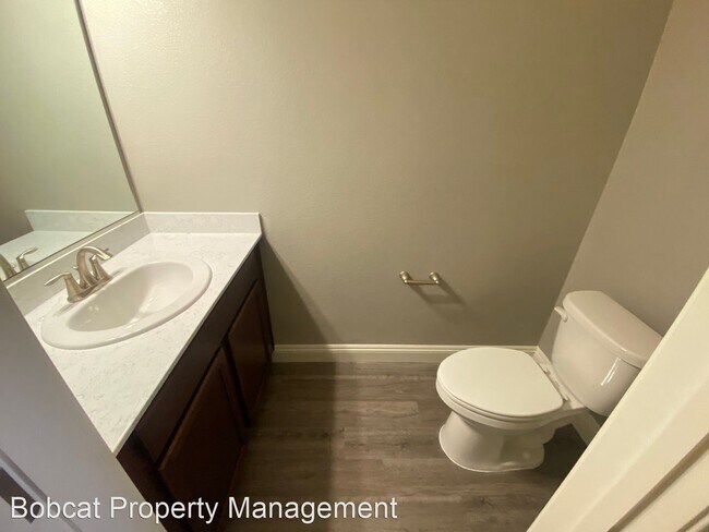 Building Photo - 2 br, 2.5 bath House - 1308 Saltern Dr