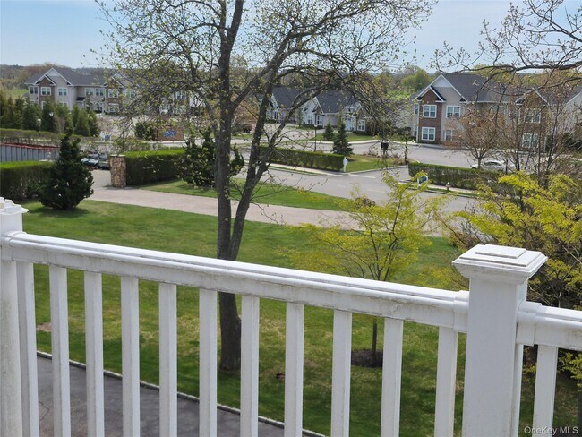 Foto del edificio - 44 Fox Hill Dr