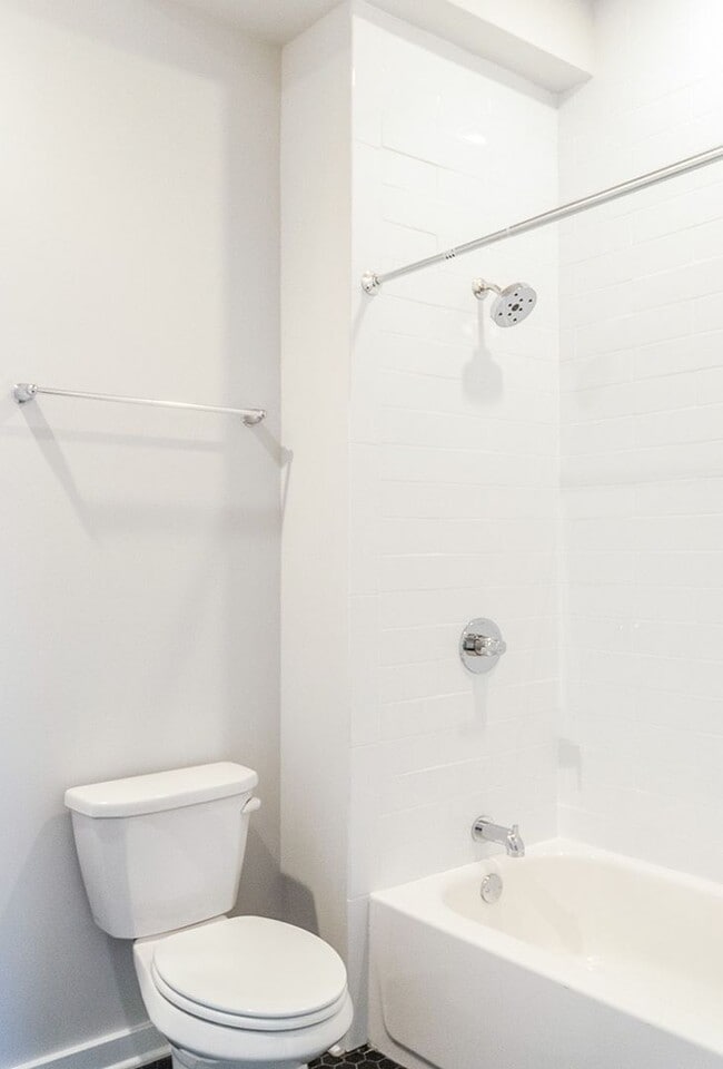 Interior Photo - 2007 Hope st apartments