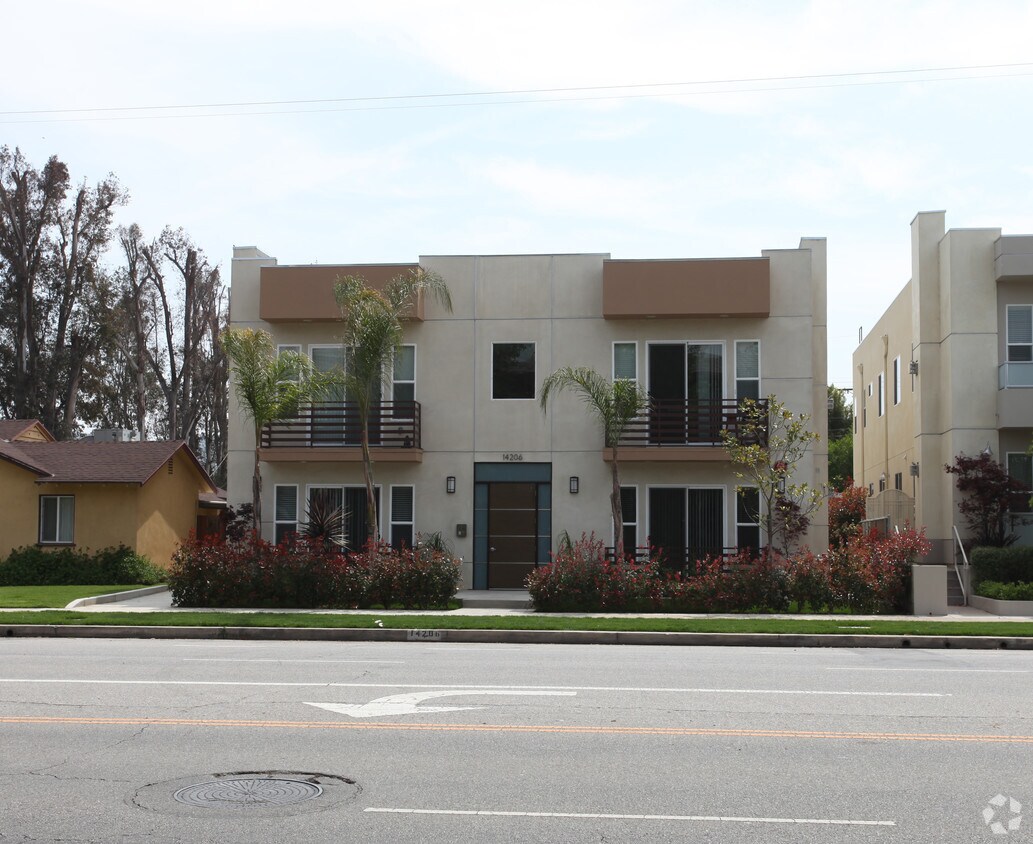 Foto del edificio - 14206 Riverside Dr