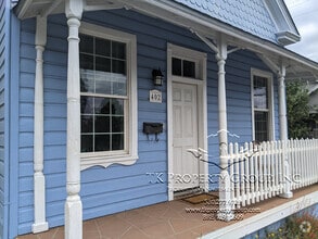 Building Photo - 402 Richardson St
