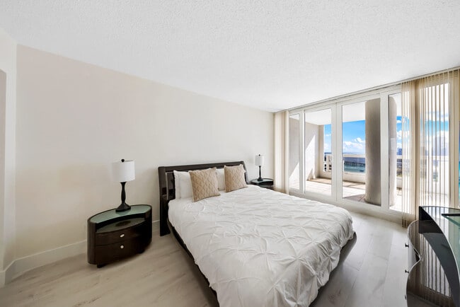 Foto del edificio - 1717 N Bayshore Dr