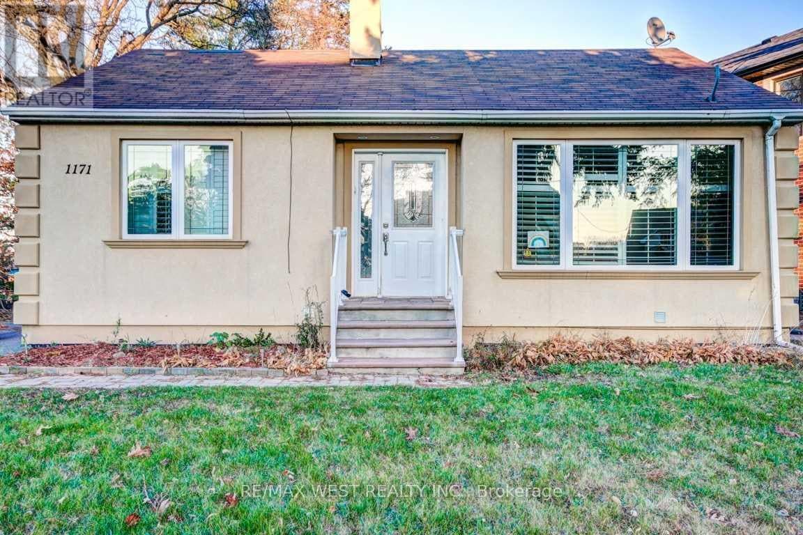 Primary Photo - 1171 Mineola Gardens