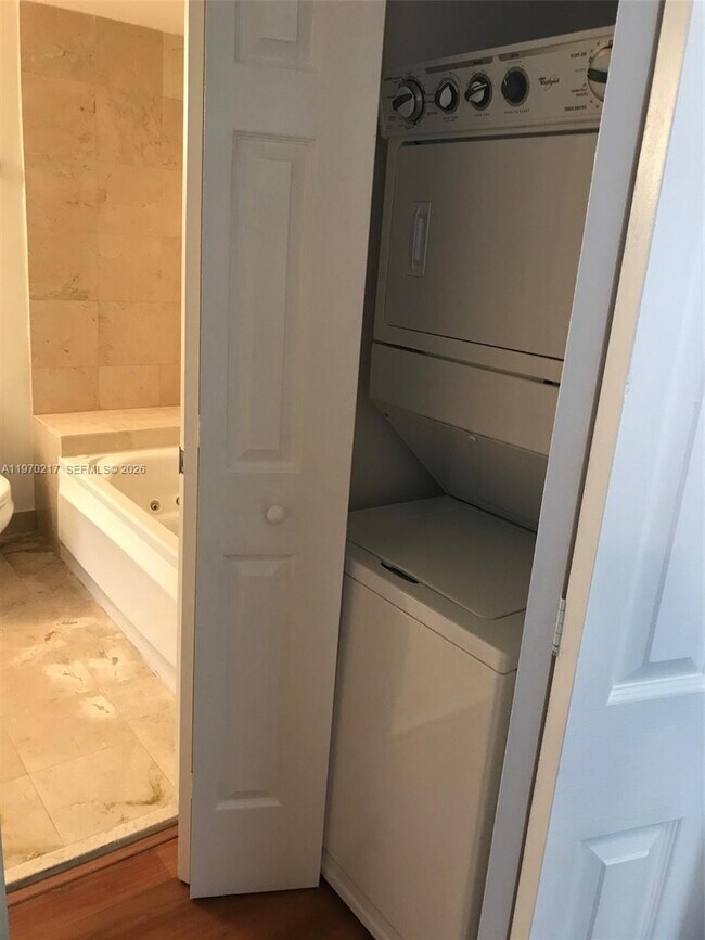 Foto del edificio - 2030 Douglas Rd