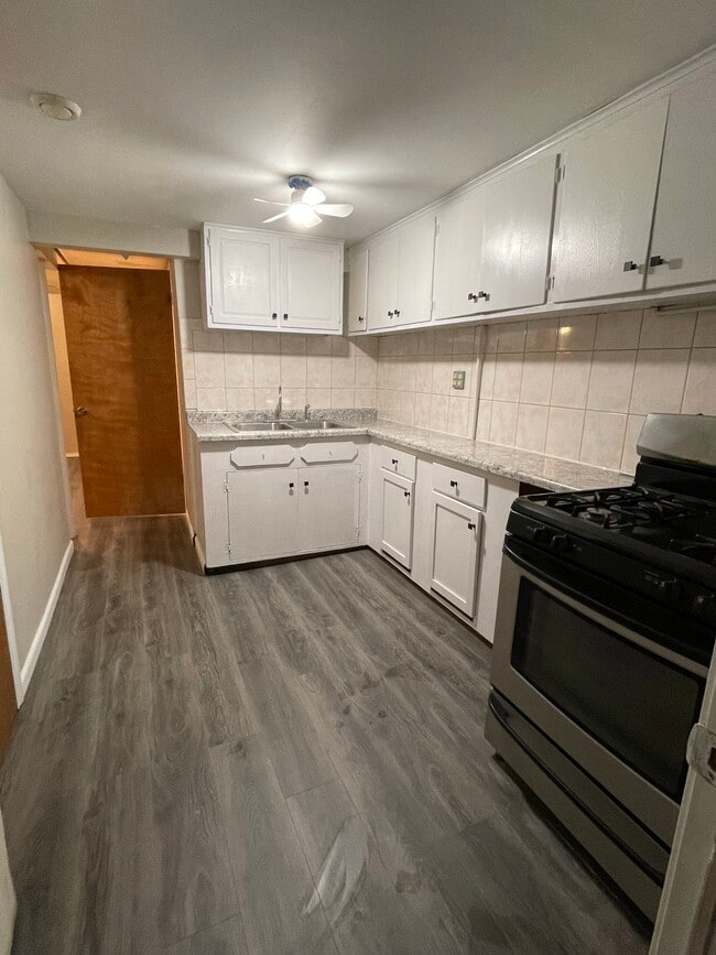 Building Photo - 3708 W Dickens Ave