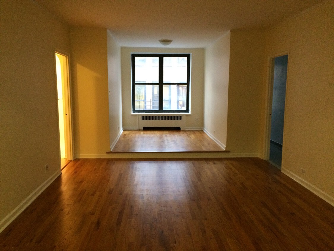 Primary Photo - 148 E 24th St