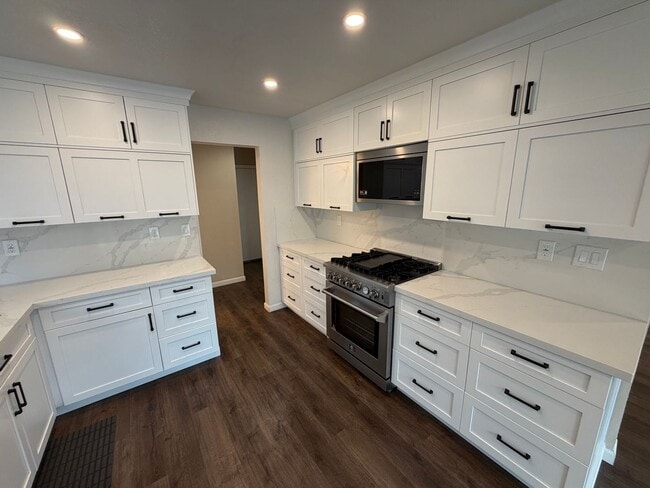 Building Photo - 3 Bed 2.5 Bath Single Family Home In Concord