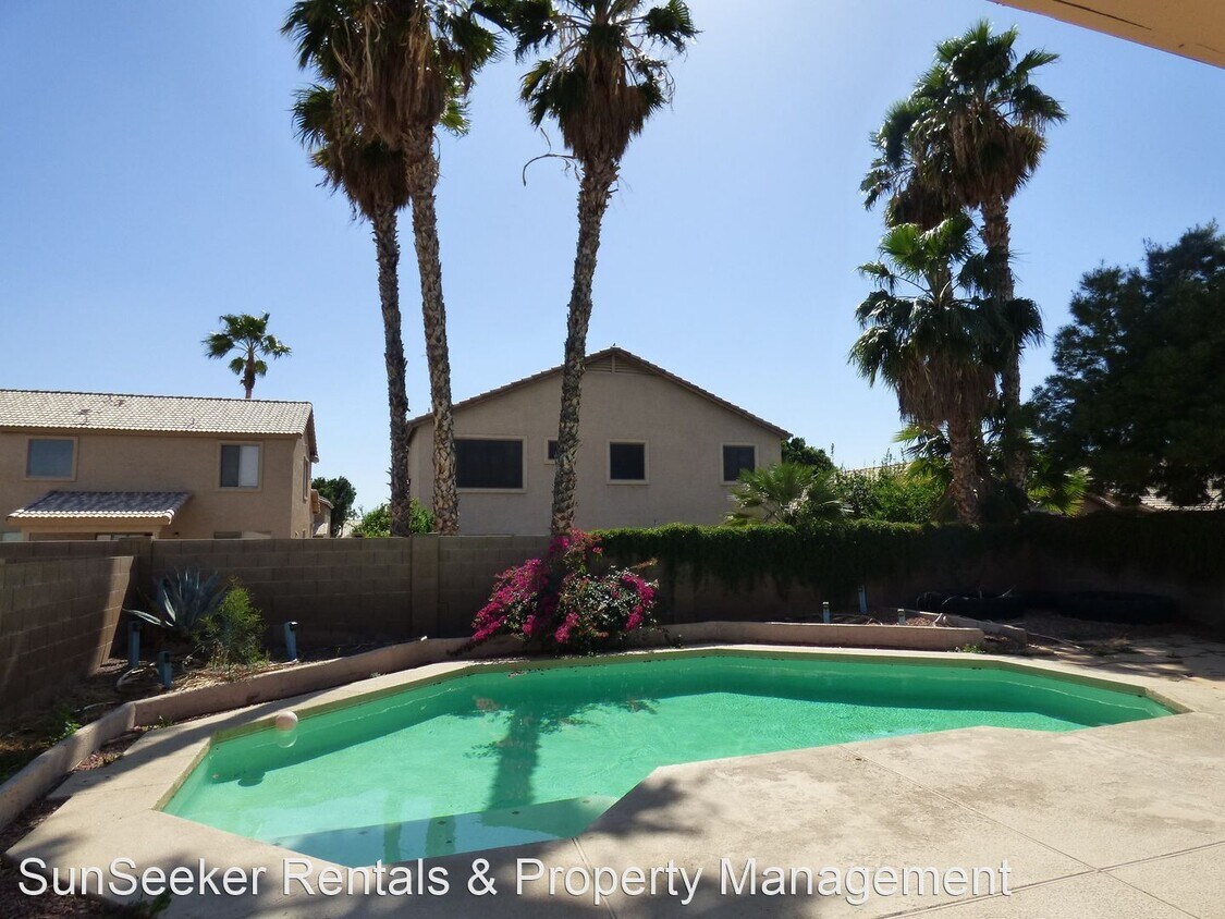 4 br, 2.5 bath House 15945 W Statler St House for Rent in Surprise