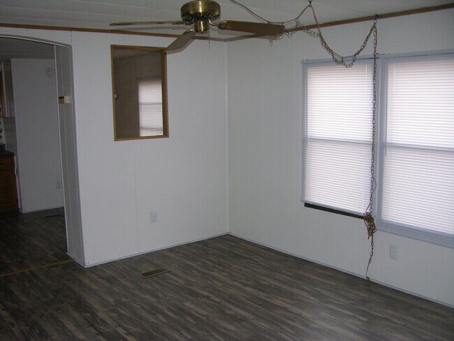 Building Photo - 1208 Memory Ln
