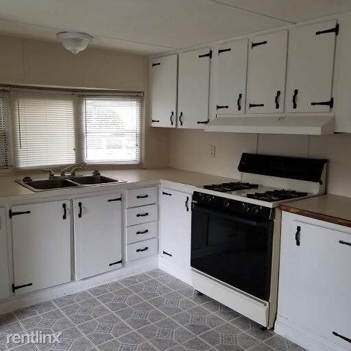 Building Photo - 3 br, 1 bath House - 18 Trails End Road