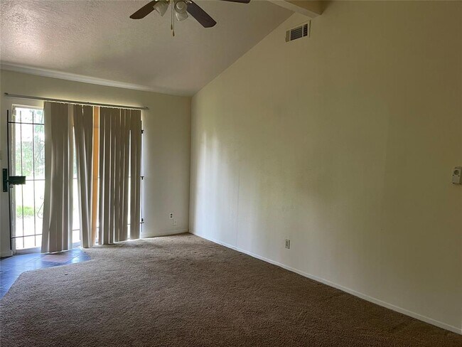 Building Photo - 5339 Tavenor Ln