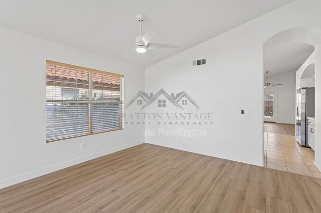 Foto del edificio - 9841 W Tonopah Dr