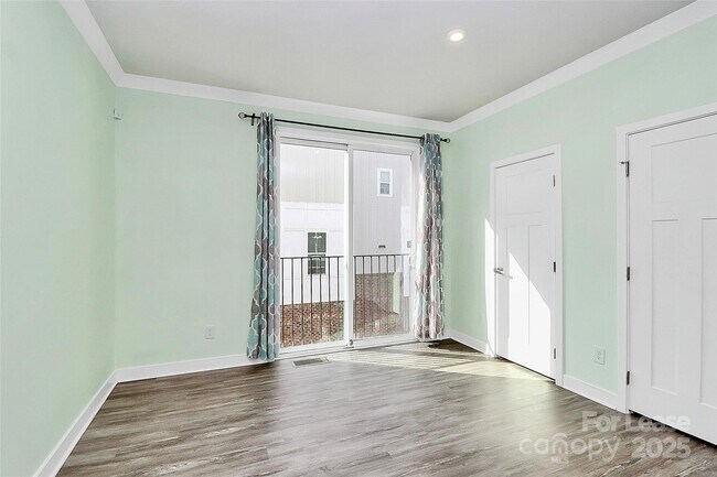 Foto del edificio - 228 Parkwood Ave