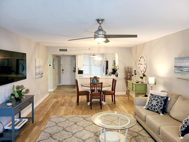 Building Photo - 4530 Pinebrook Cir