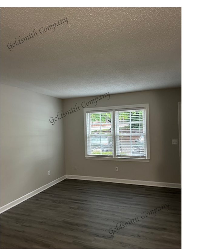 Foto del edificio - 501 Edwards Rd