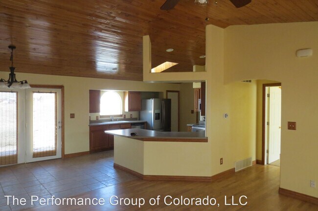 Building Photo - 5 br, 3 bath House - 752 S Glenvista Dr