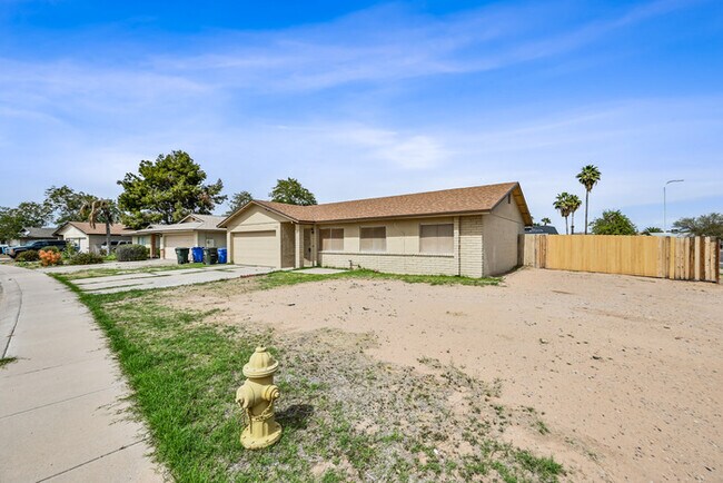 Building Photo - Beautiful 3 bedroom