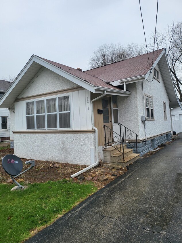 Primary Photo - 1819 Latham St