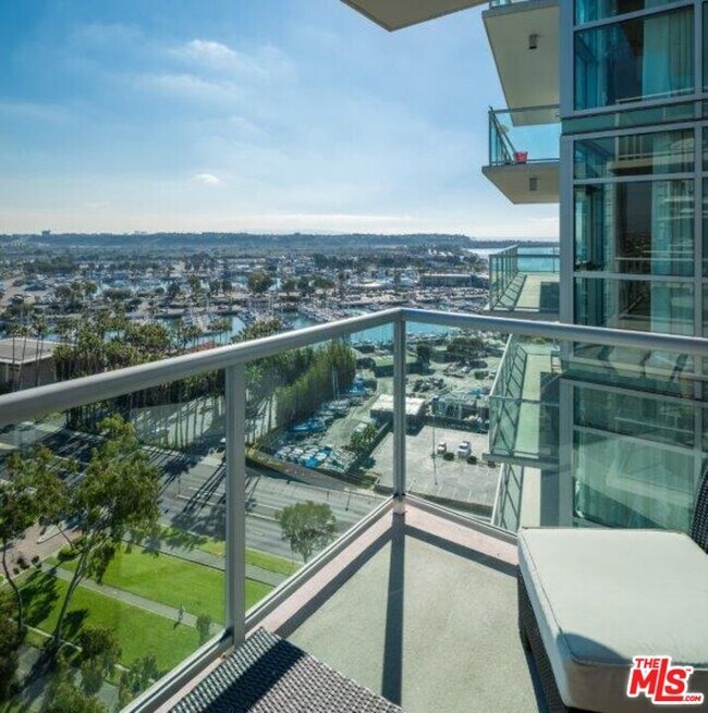 Foto del edificio - 13700 Marina Pointe Dr