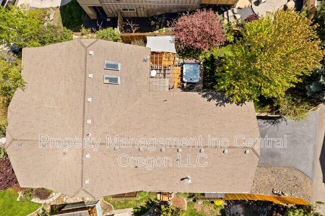 Building Photo - 3532 SW Salmon Ave
