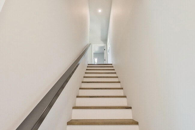 Building Photo - 7702 Mason Ave