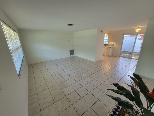 Foto del edificio - Largo - 2 Bedroom, 2 Bathroom, Garage & Huge Yard!