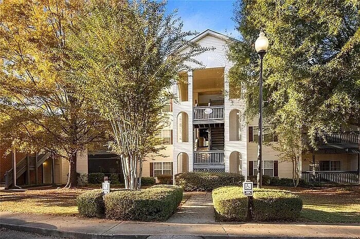 Foto principal - 131 Wexford Dr
