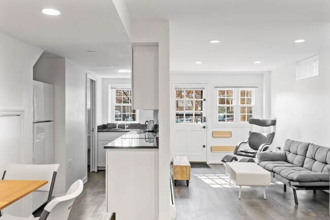 Foto del edificio - 4464 Greenwich Pkwy NW