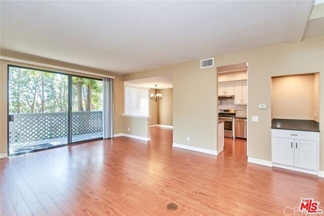 Foto del edificio - 2441 N North Creek Ln
