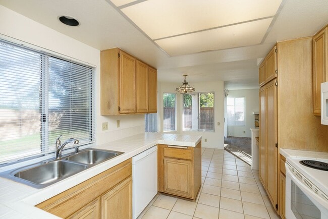 Foto del edificio - 2174 Shadetree Ln