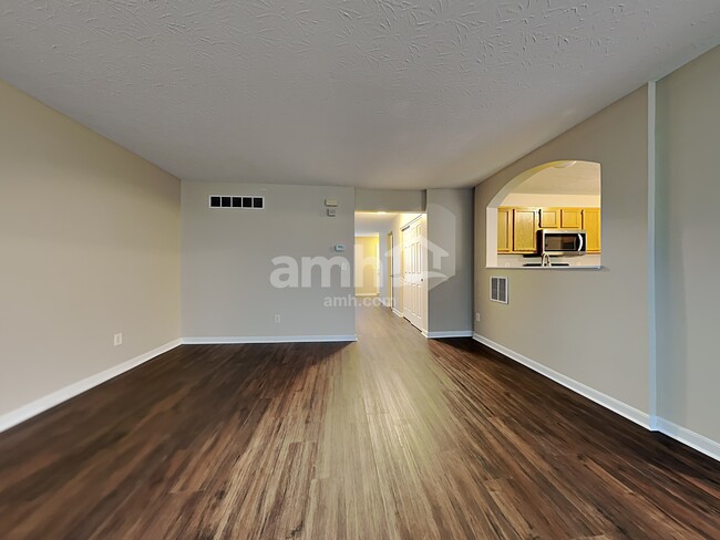 Building Photo - 32 Wooded Ridge Dr