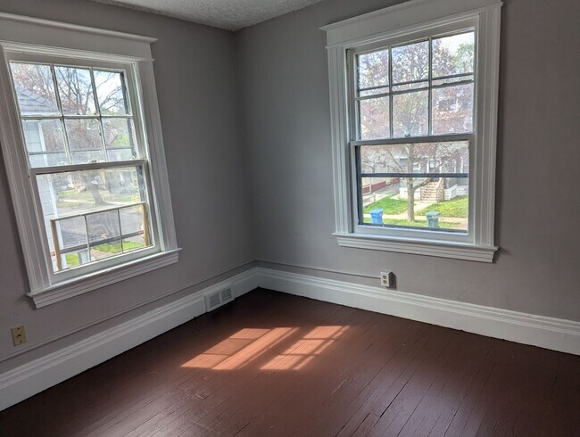 Foto del edificio - Newly Renovated 4 Bedroom House