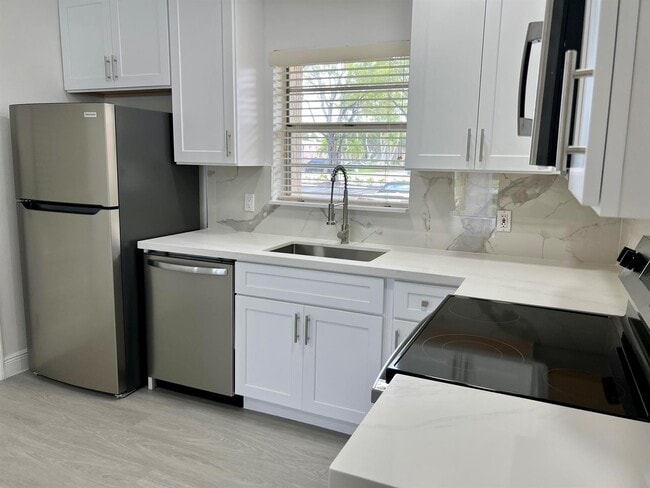 Building Photo - 10821 N Military Trl