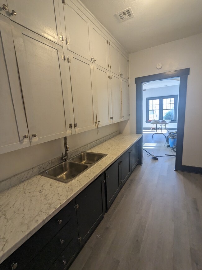 Kitchen - 213 W 10th Ave