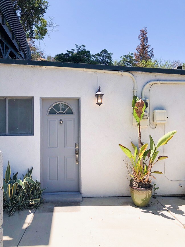 Building Photo - 11062 Fruitland Dr
