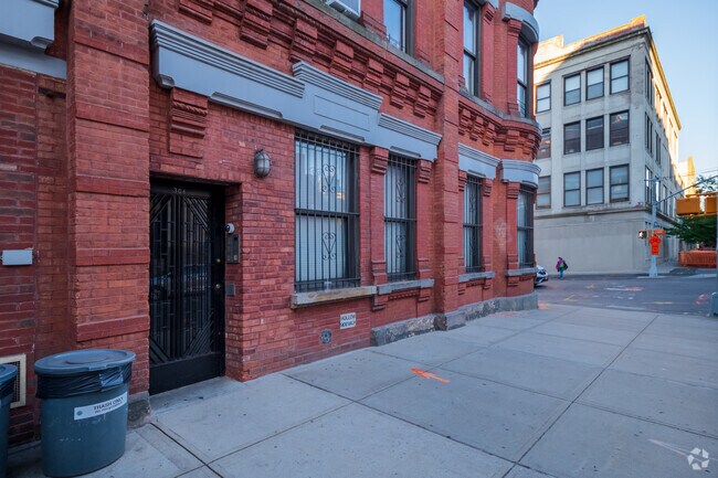 Building Photo - 306 Dean St